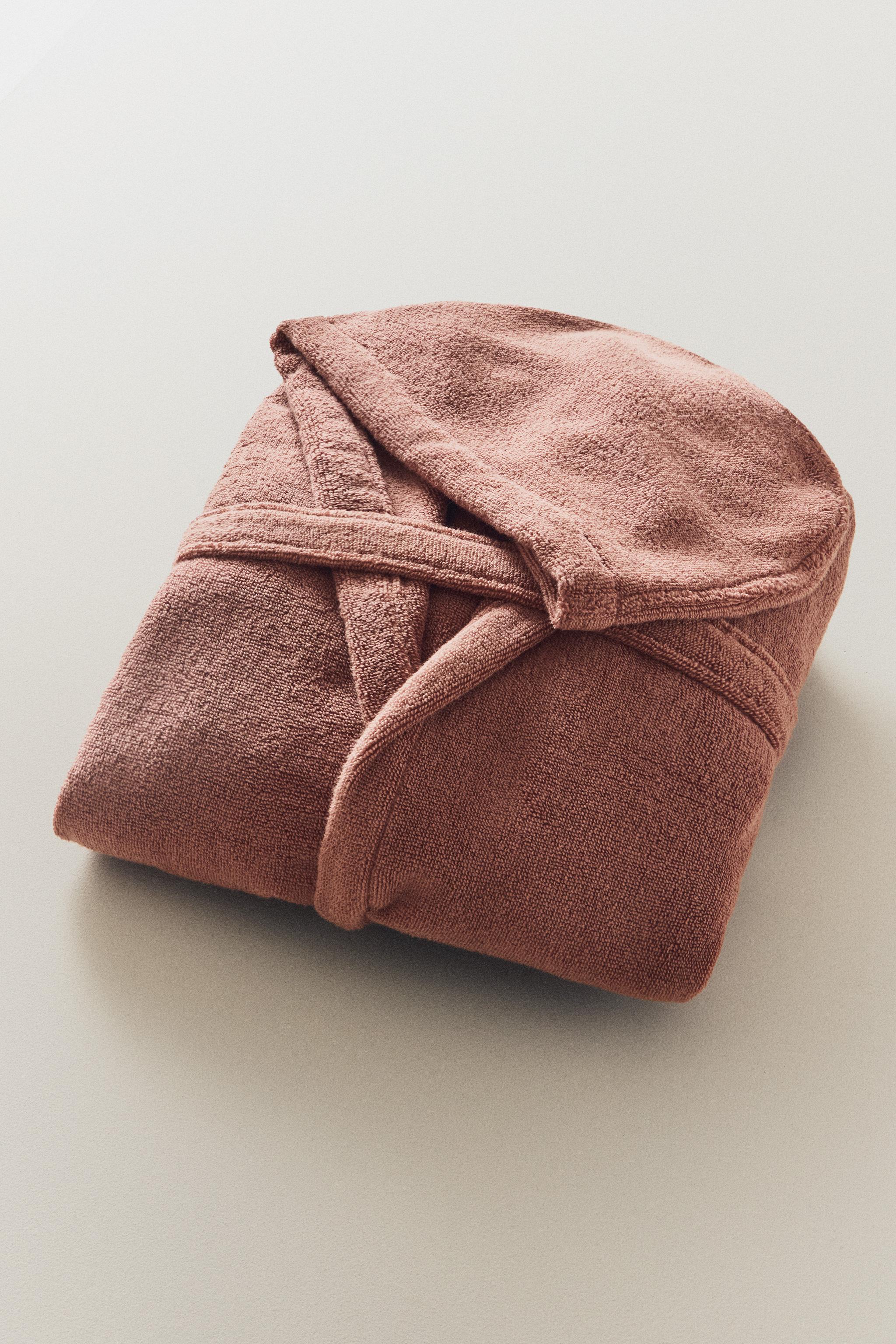 EXTRA SOFT HOODED BATHROBE (380 GXM²)